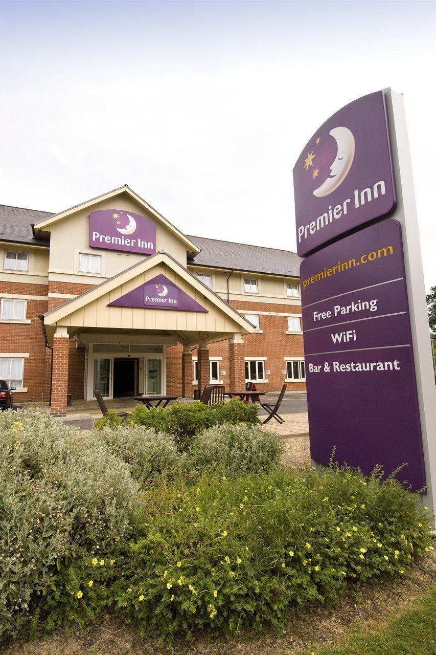 Premier Inn Gatwick Crawley Town West Exterior foto